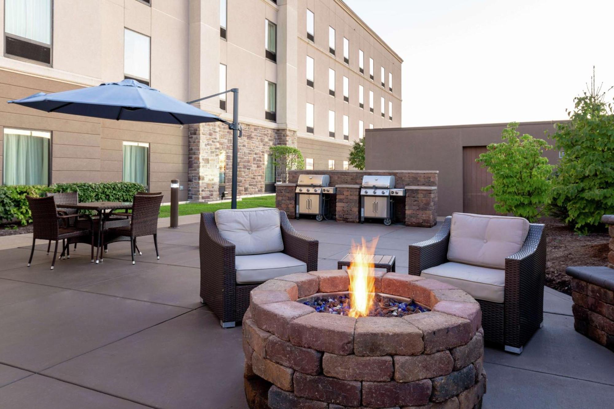 Hampton Inn & Suites Wheeling - The Highlands Triadelphia Exterior foto